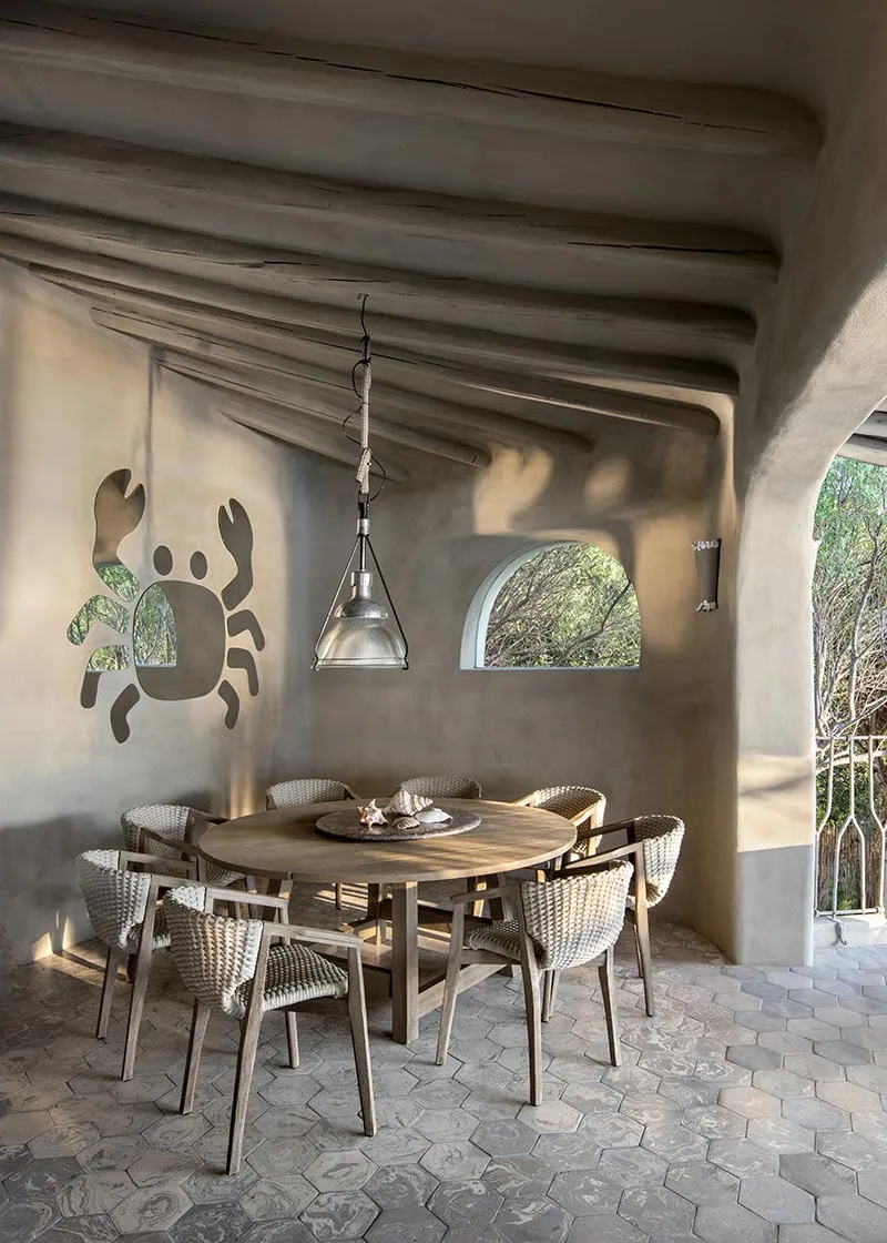 RAFAEL round teak table by Ethimo