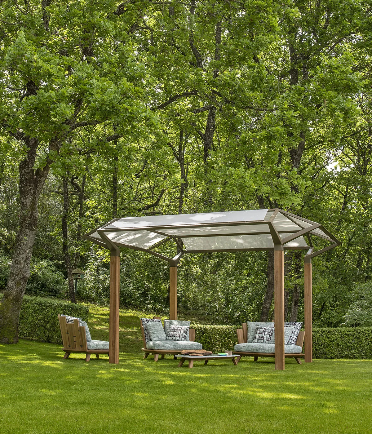 Brushed teak shading pergola COSMO by Ethimo