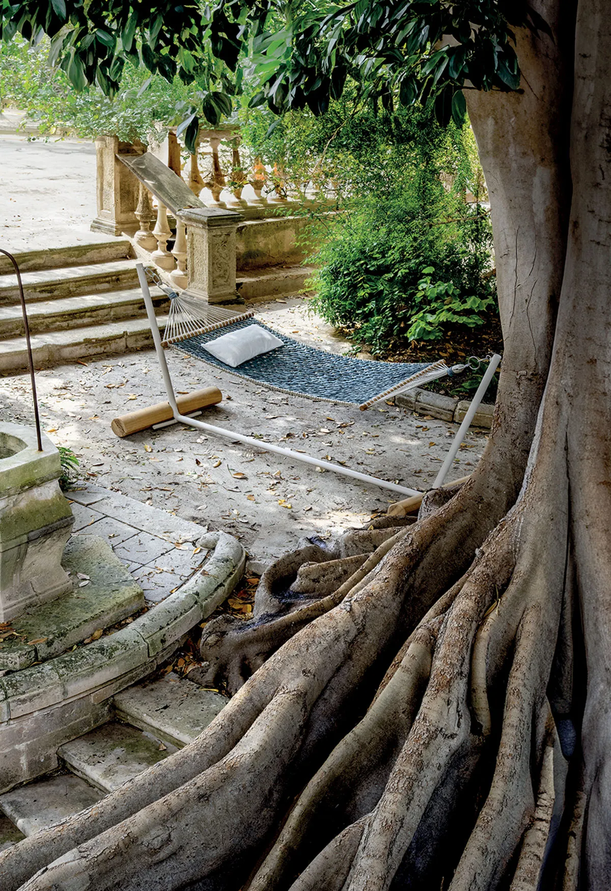 Self supporting hammock PATIO by Ethimo